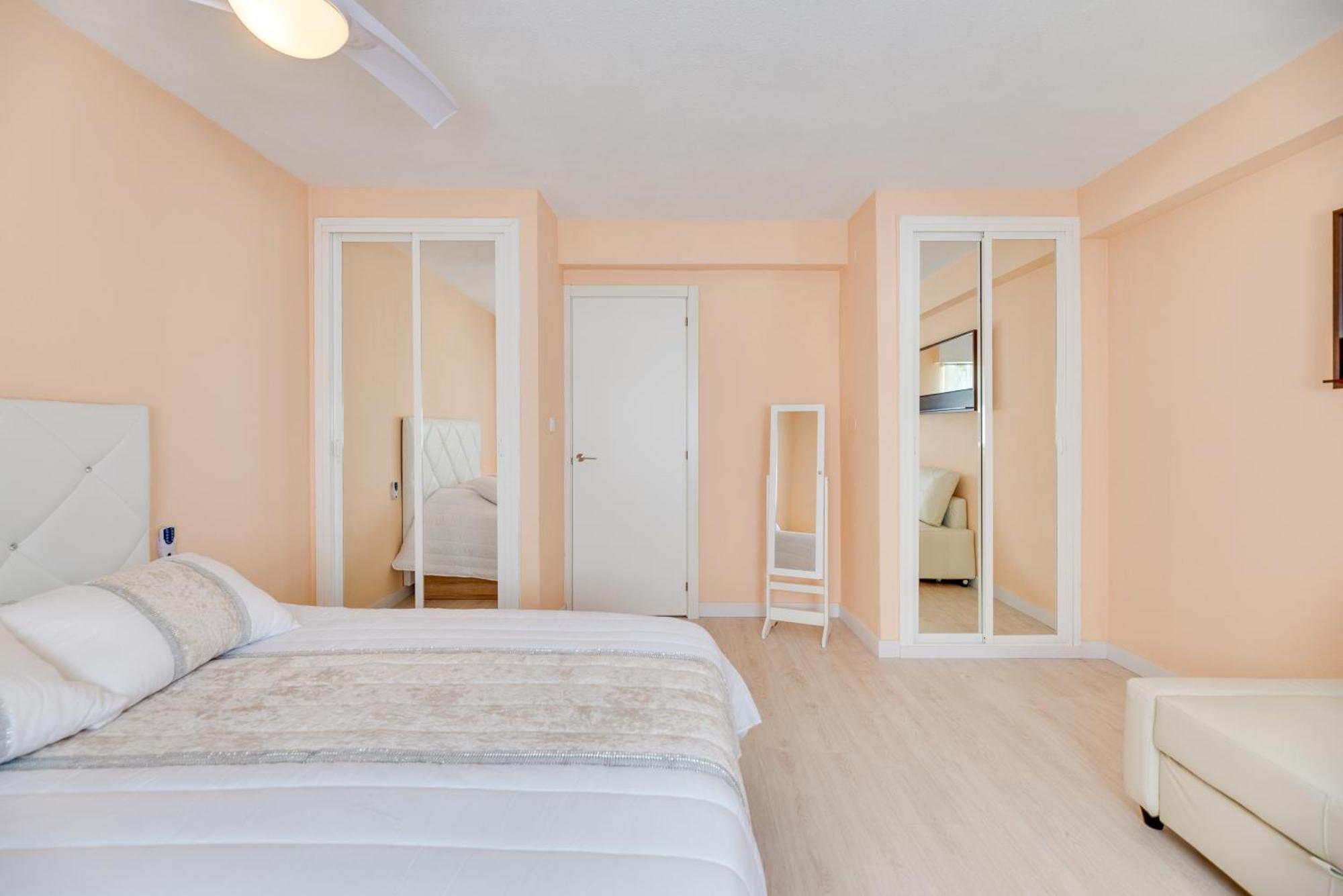 Flamingo 1 Bdr Beach 200 Meters Always Happy Benalmadena Apartman Kültér fotó